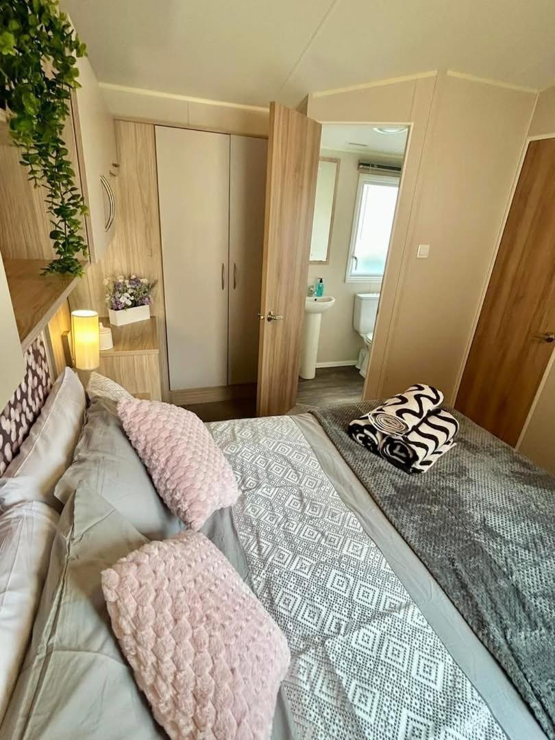 Isle Escape Hotel Rookley ภายนอก รูปภาพ
